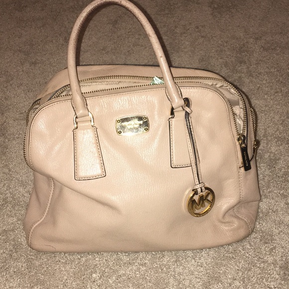 Michael Kors Purse with shoulder strap - Picture 1 of 5